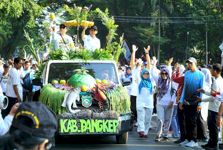 Pangkep Bawa Hasil Bumi di Kirab Swasembada Pangan HUT ke-357 Sulsel