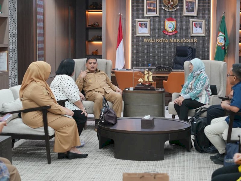 Wali Kota Makassar, Munafri Arifuddin, saat menerima audiensi sejumlah perwakilan dosen dan mahasiswa Departemen HI UI dan Unhas di Balai Kota Makassar, Senin (19/10/2026). @Jejakfakta/dok. Humas Pemkot Makassar