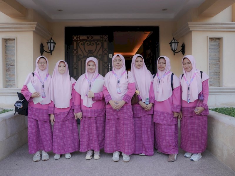 Santriwati SPIDI Makkah mengikuti program pendidikan di Institut Al-Qur'an Putri Dar as-Safwah. @jejakfaktacom/Ist.