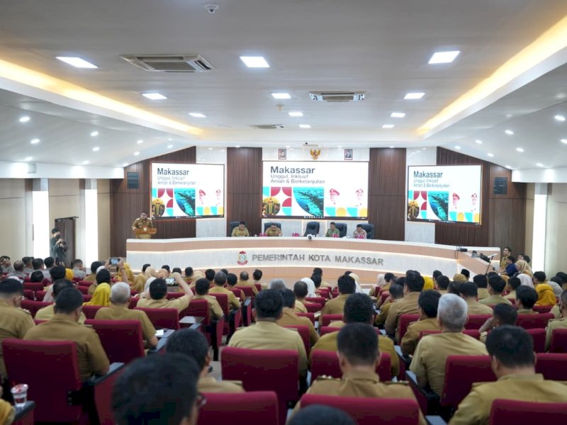 Wali Kota Makassar, Munafri Arifuddin, saat memimpin rapat koordinasi bersama seluruh camat dan lurah se-Kota Makassar di Balai Kota Makassar, Selasa (20/10/2026) sore. @Jejakfakta/dok. Humas Pemkot Makassar