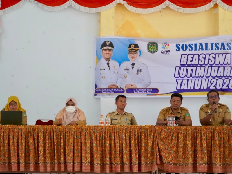 Sosialisasi Beasiswa LUtim Juara 2026 menyasar masyarakat di Kecamatan Burau dan Wotu. Kegiatan dipusatkan di Aula Kantor Kecamatan Burau, Selasa (20/10/2026). @Jejakfakta/dok. Humas Pemkab Lutim