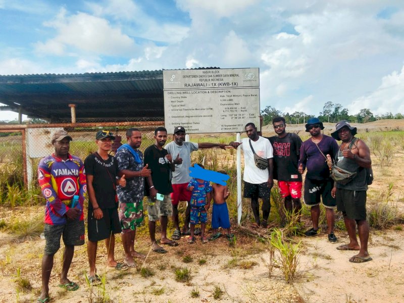 Masyarakat Hukum Adat Marga Ateta mempertanyakan pemanfaatan tanah ulayat untuk akses jalan Rajawali-1X dan kegiatan yang berhubungan dengan sumur gas di Kabupaten Teluk Bintuni, Papua Barat. @Jejakfakta/dok. IST.