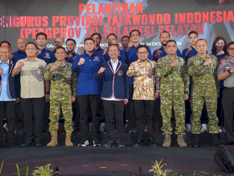 Pelaksana Tugas (Plt.) Bupati Gowa yang juga Ketua KONI Sulawesi Selatan, Darmawangsyah Muin,  saat menghadiri pelantikan Pengprov Taekwondo Indonesia Sulsel masa bakti 2026&ndash;2030 di Ballroom Hotel Unhas, Makassar, Sabtu (24/10/2026). @Jejakfakta/dok. Humas Pemkab Gowa