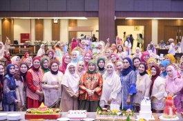Aliyah Mustika Ilham Dorong Perempuan Saling Menguatkan, MOMTOMOMS Luncurkan Identitas Baru
