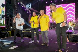Maman Abdurahman, NH hingga IAS Nyanyi Bareng Wali Band, Hibur Warga di Pesta Rakyat Golkar Makassar