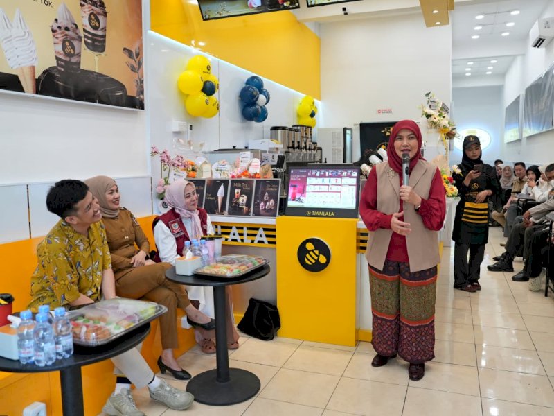 Aliyah Mustika Ilham saat menghadiri grand opening Tianlala Abdesir yang berlokasi di Jalan Abd. Daeng Sirua No. 19A, Kota Makassar, Senin (26/10/2026). @Jejakfakta/dok. Humas Pemkot Makassar