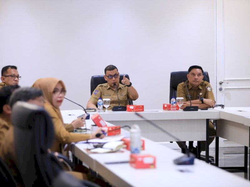 Sekretaris Daerah (Sekda) Kota Makassar, Andi Zulkifly, saat memimpin rapat koordinasi finalisasi  peringatan Hari Ulang Tahun (HUT) ke-419 Kota Makassar, di Ruang Rapat Sekretariat Daerah Kota Makassar, Senin (26/10/2026). @Jejakfakta/dok. Humas Pemkot Makassar