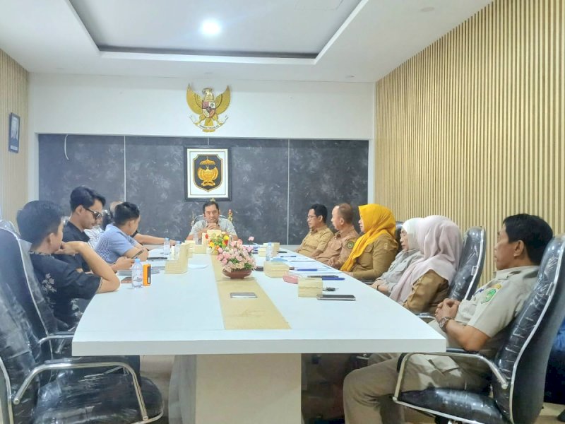 Rapat kerja DPRD bersama Satgas Perizinan Pemkot Palopo. @jejakfaktacom/ist.
