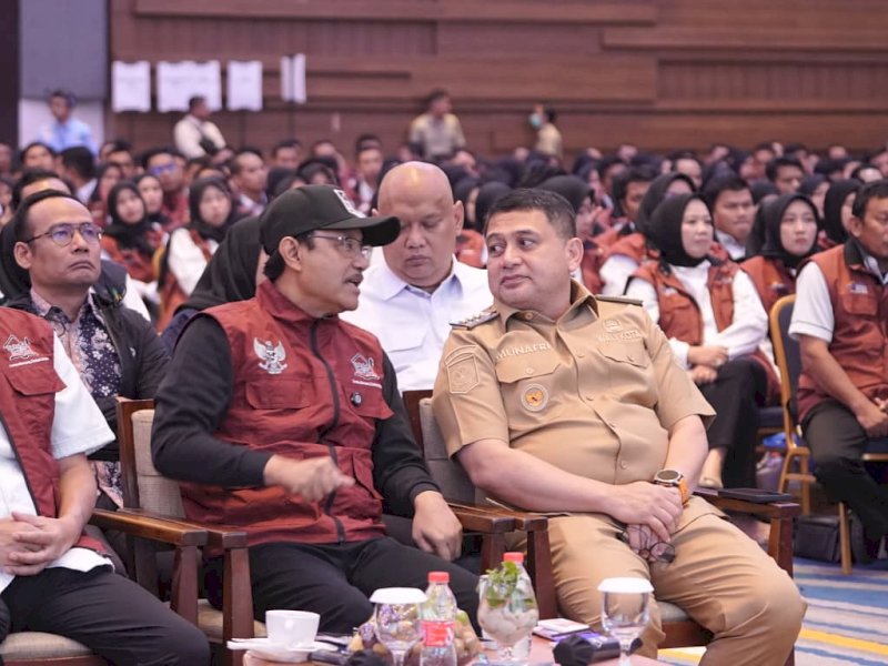 Wali Kota Makassar, Munafri Arifuddin, saat mendampingi Mensos RI Saifullah Yusuf, dalam kegiatan Bimbingan Teknis Penguatan Kapasitas ASN PPPK Direktorat PSNK di Four Points by Sheraton, Jalan Andi Djemma, Makassar, Selasa (27/10/2026). @Jejakfakta/dok. Humas Pemkot Makassar