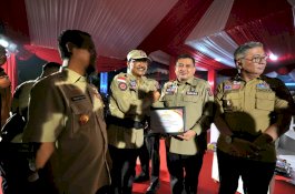 Wali Kota Makassar Terima Penghargaan Mensos RI atas Dedikasi Penanggulangan Bencana