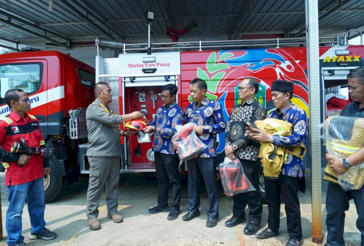 Perkuat Antisipasi Karhutla, Bupati Irwan Serahkan Mobil Damkar Baru untuk Mahalona Raya
