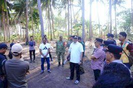 Kunjungi Sapuka, Bupati Pangkep Paparkan Program Pembangunan hingga PLTS Komunal