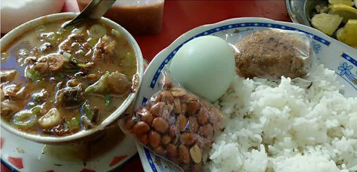 Sajian Sop Daging dan Nasi Batu Putih, di Jl Gunung Batu Putih, No.38, Kelurahan Maricaya Baru, Kecamatan Makassar, Kota Makassar, Sulsel.